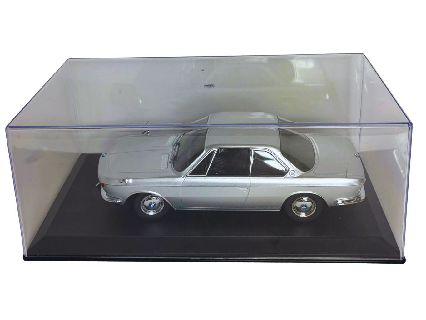 Vitrína na modely 1:18